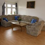 Bellevue Apartment *