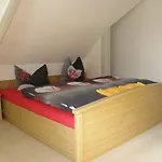 Bellevue Apartment *