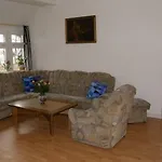 Bellevue Apartment *
